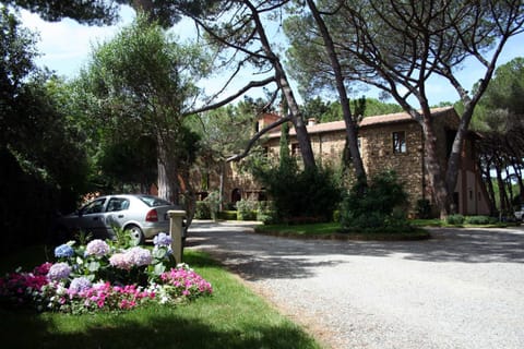 Facade/entrance, Garden