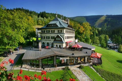 Facade/entrance, Spring, Summer