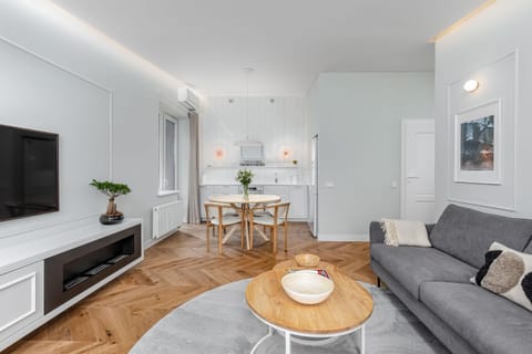 Dining area, kitchen