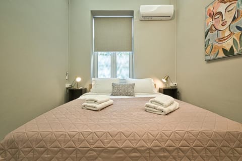 Bed, Bedroom, air conditioner