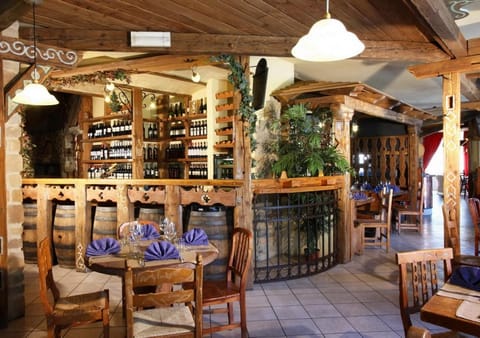 Restaurant/places to eat, Lounge or bar, Lounge or bar, Drinks, Alcoholic drinks