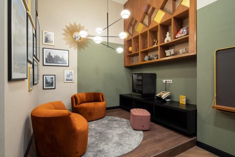 Communal lounge/ TV room