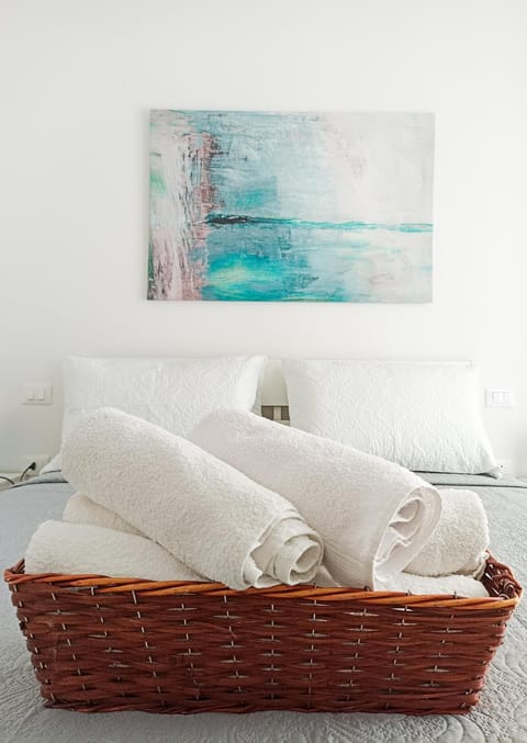 Bed, Living room, Photo of the whole room, Bedroom