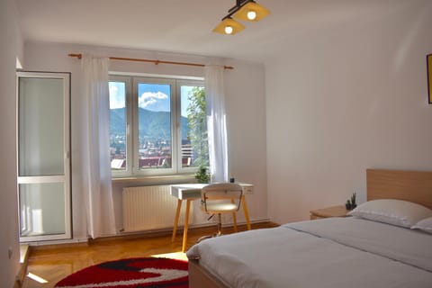 Nearby landmark, Bed, Photo of the whole room, Windsurfing, Bedroom, City view, Mountain view, Sunrise