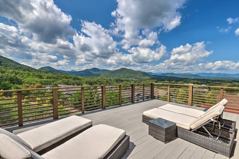 Luxe Asheville Home with Stunning Mountain Views! House in Asheville