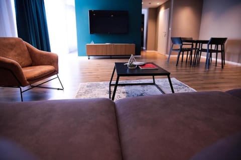 TV and multimedia, Living room, Seating area, Evening entertainment