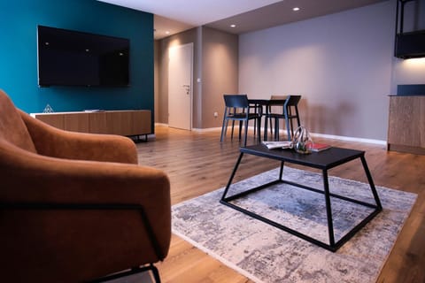 TV and multimedia, Living room, Seating area, Dining area