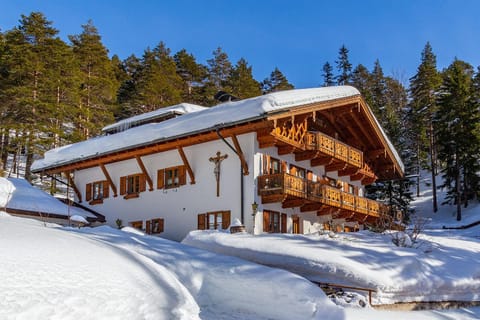 Property building, Facade/entrance, Winter