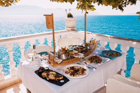Restaurant/places to eat, Balcony/Terrace, Food, Sea view