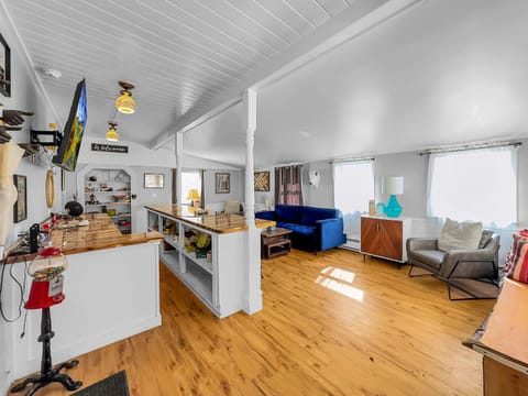 TV and multimedia, Kitchen or kitchenette, Living room, Seating area, Dining area, minibar, oven