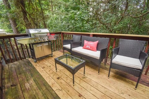 The Crimson Retreat Only 5 miles to the Stadium BBQ Coffee Games House in Northport