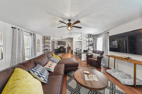 TV and multimedia, Living room, Seating area, Evening entertainment, pet friendly