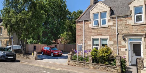 Property building, Facade/entrance, Parking