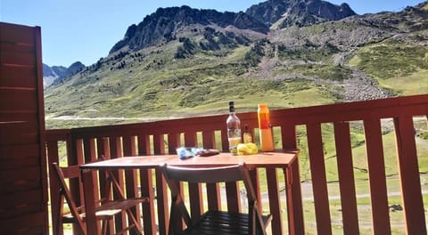 Property building, Balcony/Terrace, Mountain view
