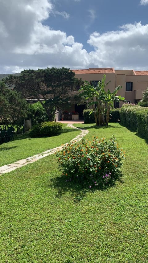 Property building, Spring, Day, Natural landscape, Summer, Garden, Dining area, Garden view