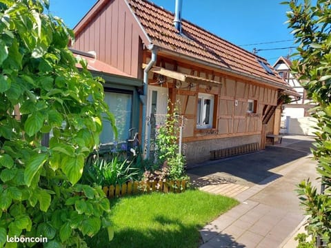 Property building, Patio, Facade/entrance