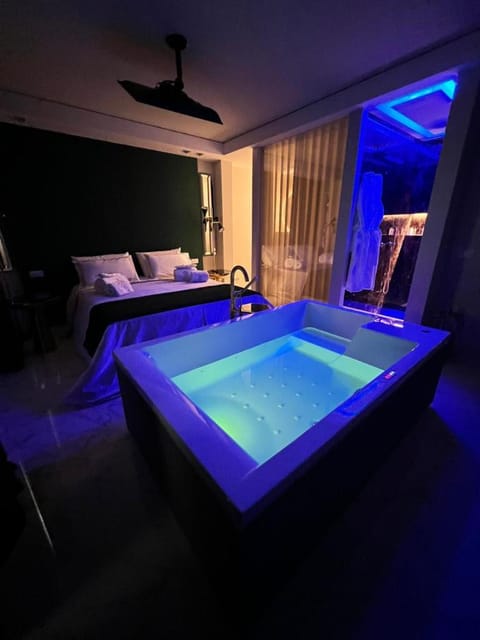 Hot Tub, Pool view, Swimming pool