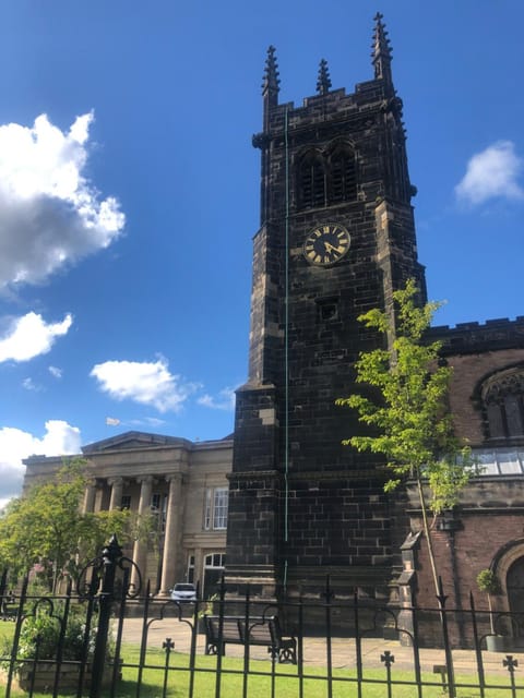 Market Square Grade II Listed Apartment Apartment in Macclesfield
