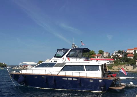 Motor Boat Paloma Rea Docked boat in Trogir