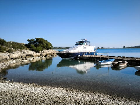 Motor Boat Paloma Rea Docked boat in Trogir