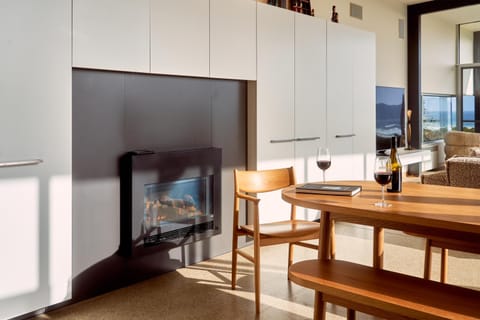 TV and multimedia, Living room, Dining area, fireplace