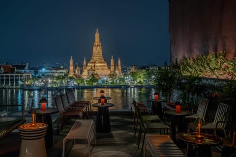 Property building, Nearby landmark, Restaurant/places to eat, Night, View (from property/room), Banquet/Function facilities, Seating area, Evening entertainment
