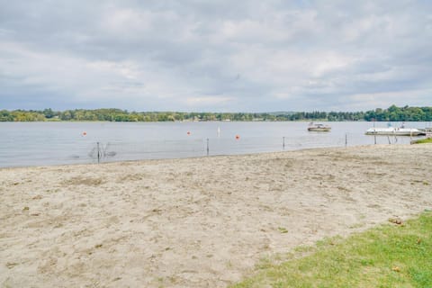 Walk to Beach and Lake Idyllic Escape in Edinboro! House in Edinboro