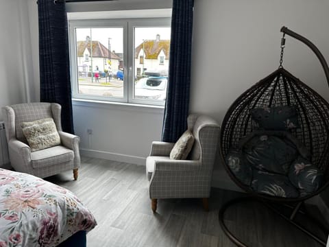 Bed, Photo of the whole room, Seating area, Bedroom