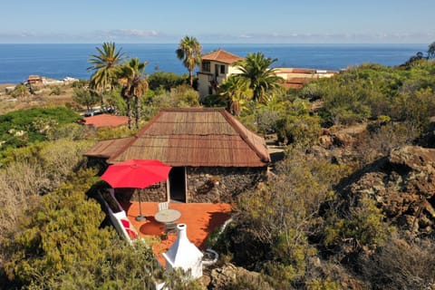 Property building, Off site, Natural landscape, Bird's eye view, BBQ facilities, Balcony/Terrace, Decorative detail, Sea view
