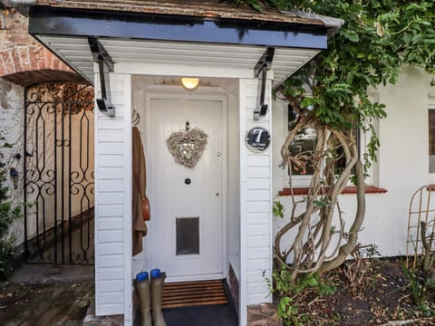 Old Pump Cottage House in Ross-on-Wye