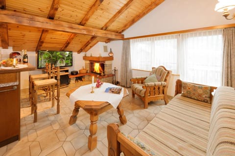 Living room, Photo of the whole room
