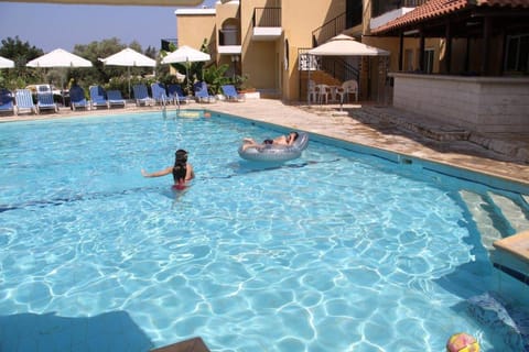 Balcony/Terrace, Swimming pool, Family
