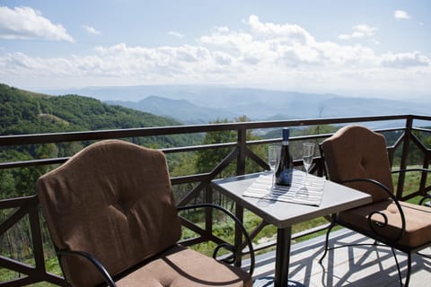 Balcony/Terrace, Mountain view