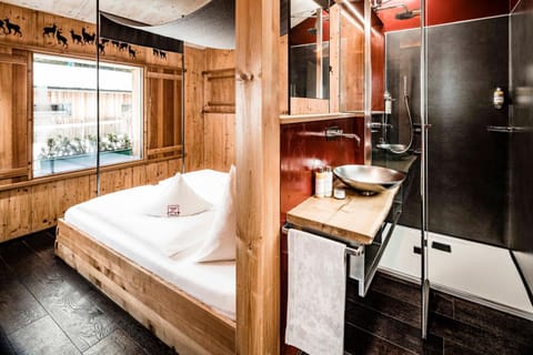 Shower, Bathroom, Bedroom