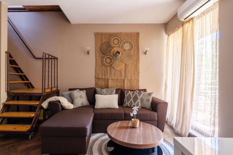 Living room, Seating area