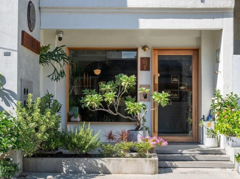 Property building, Facade/entrance, Garden