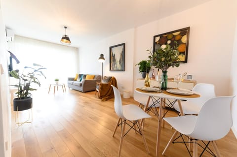 Living room, Photo of the whole room