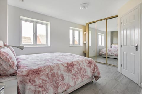 Ruby Kingsize Bedroom with En-suite Vacation rental in Derby