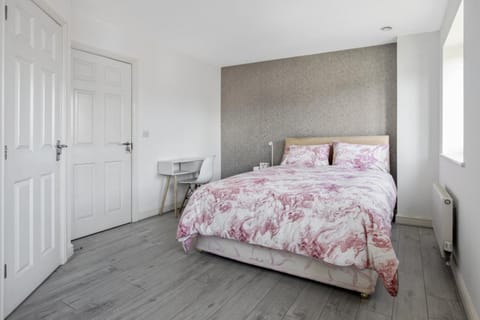 Ruby Kingsize Bedroom with En-suite Vacation rental in Derby