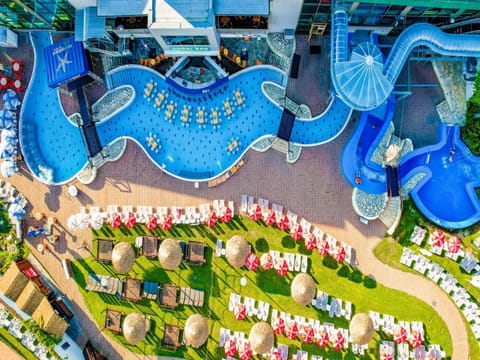 Property building, Bird's eye view, Pool view, Swimming pool