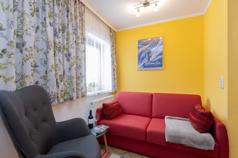 Living room, Seating area, kitchen