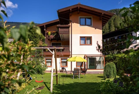 Property building, Facade/entrance, Garden