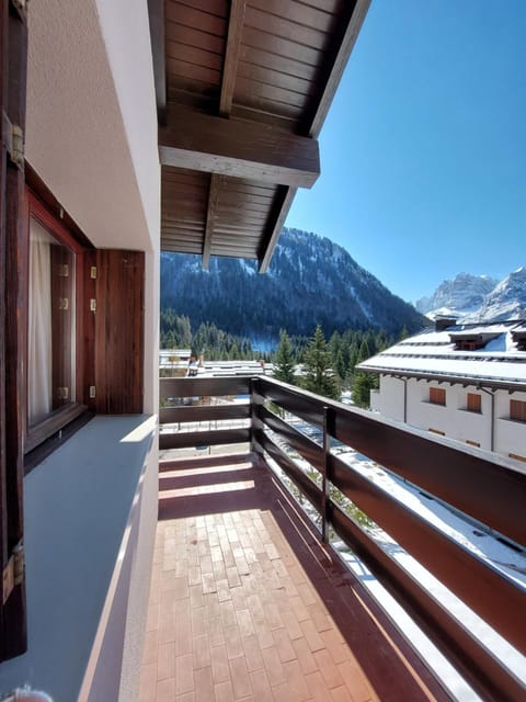 View (from property/room), Balcony/Terrace, Landmark view, Mountain view
