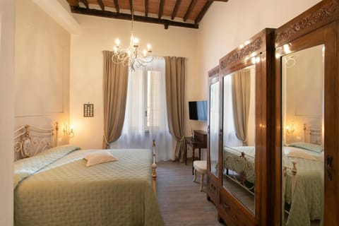 Shower, Bed, Bathroom, TV and multimedia, Photo of the whole room, Cycling, Bedroom, City view, wardrobe, air conditioner