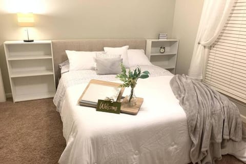 Peaceful 3BR/2BA Hidden Lake Home Near ACOM w/WiFi House in Dothan