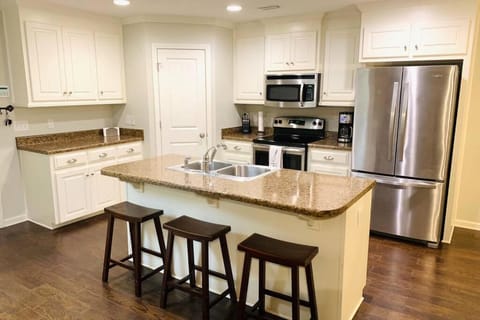 Peaceful 3BR/2BA Hidden Lake Home Near ACOM w/WiFi House in Dothan