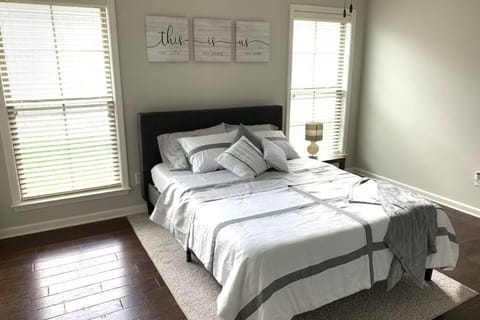 Peaceful 3BR/2BA Hidden Lake Home Near ACOM w/WiFi House in Dothan