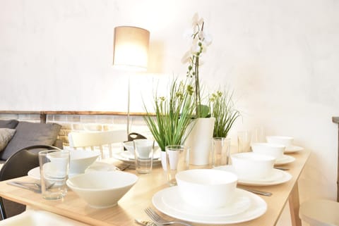 Seating area, Dining area