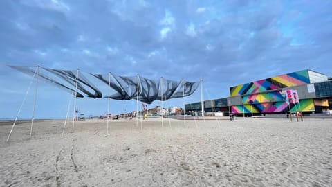 Restaurant/places to eat, Beach