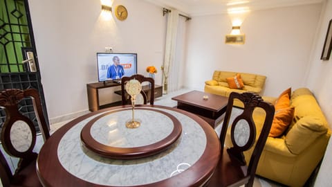 Living room, Seating area, Dining area